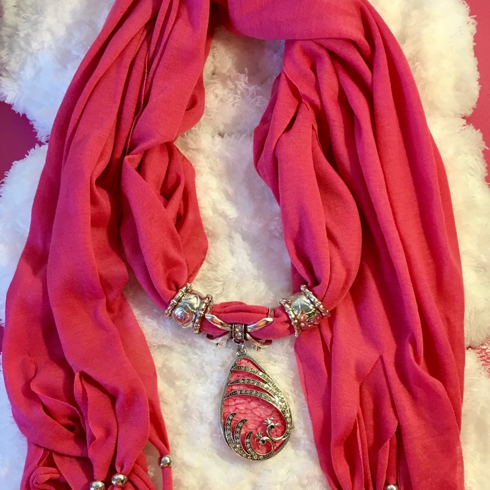 Scarf with pendant